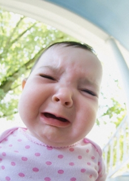 4 lời khuyên cho mẹ khi bé khóc dai