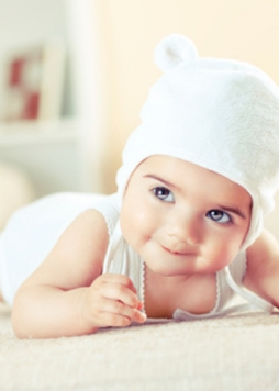 Các mốc phát triển của trẻ: Lật