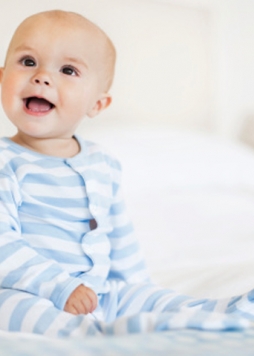 Các mốc phát triển của trẻ: Ngồi