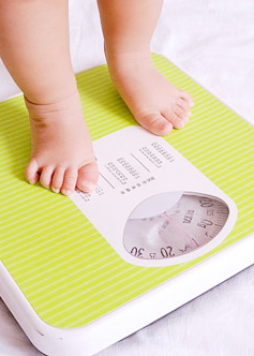 Cân nặng có phải yếu tố quan trọng nhất quyết định sự phát triển của trẻ?